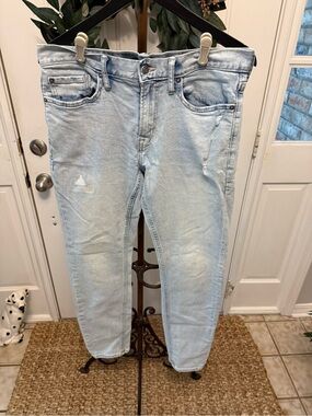 Old Navy Relaxed Slim Taper Light Blue Wash Jeans 32X32